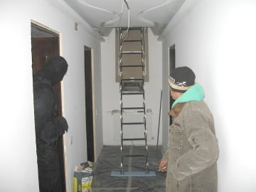 Percheziţii la domiciliile indivizilor care au spart mai multe case în Oltina şi Lipniţa